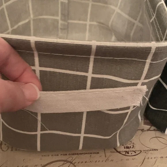 Grid Pattern Storage Bins - Set of 2 💖 - Picture 4 of 10